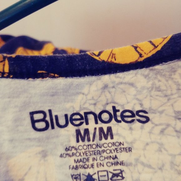 yellow pinapples, and black background +green leaves - Picture 3 of 6